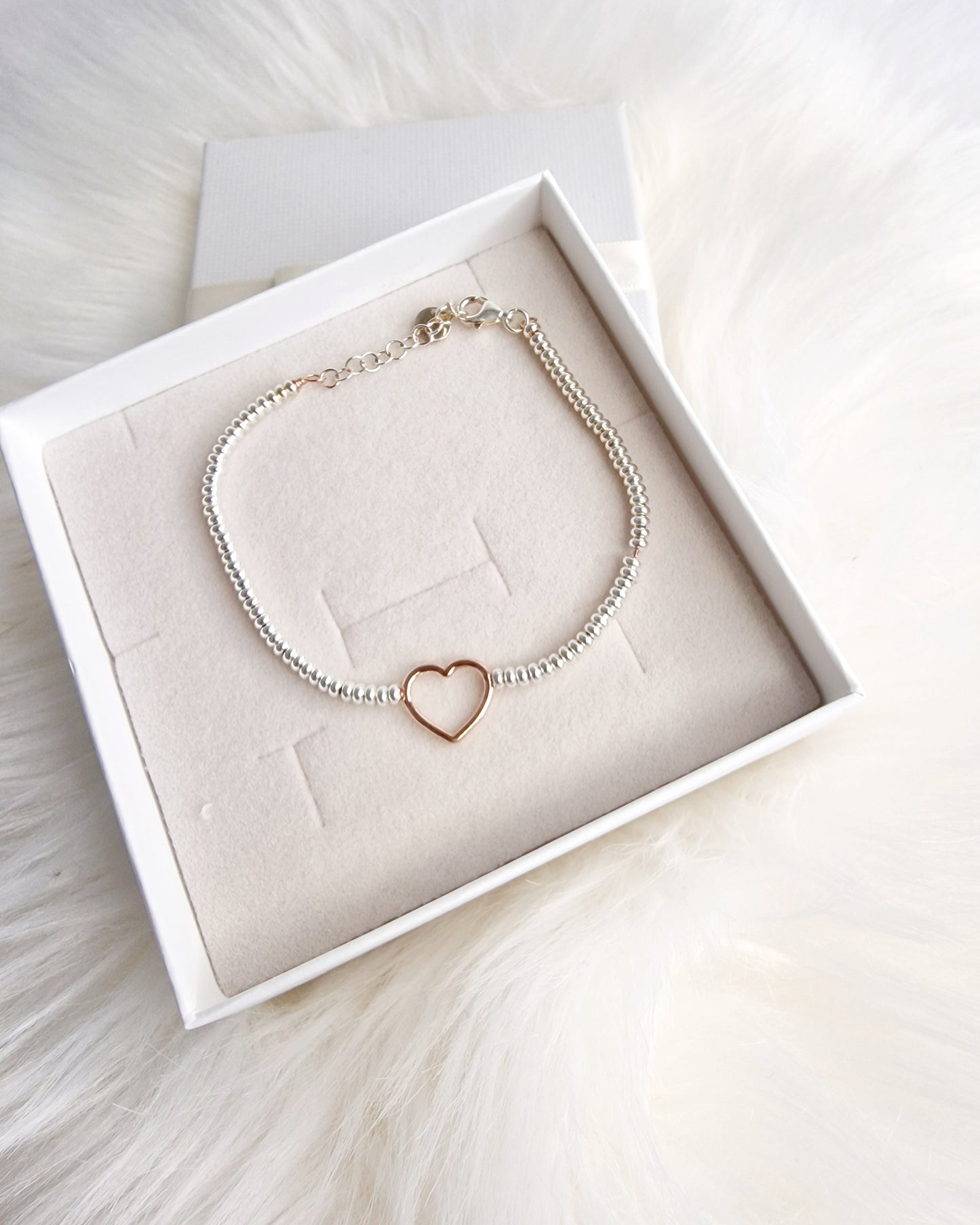 Bracciale perline tonde con cuore